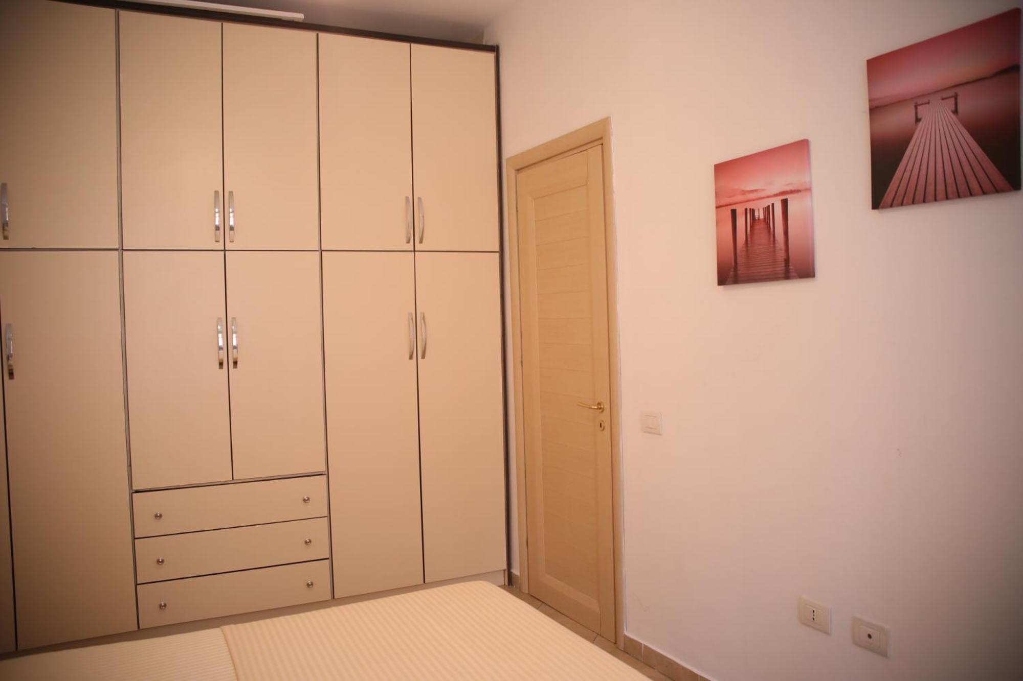 Pleasant Apartment With Free Dedicated Parking In Komuna E Parisit Tiranë Ngoại thất bức ảnh